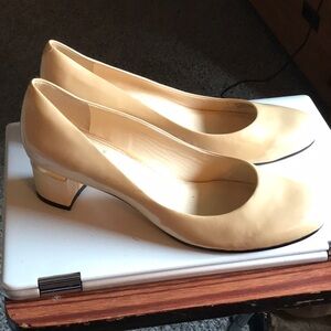 Elegant Cream Women's Shoes